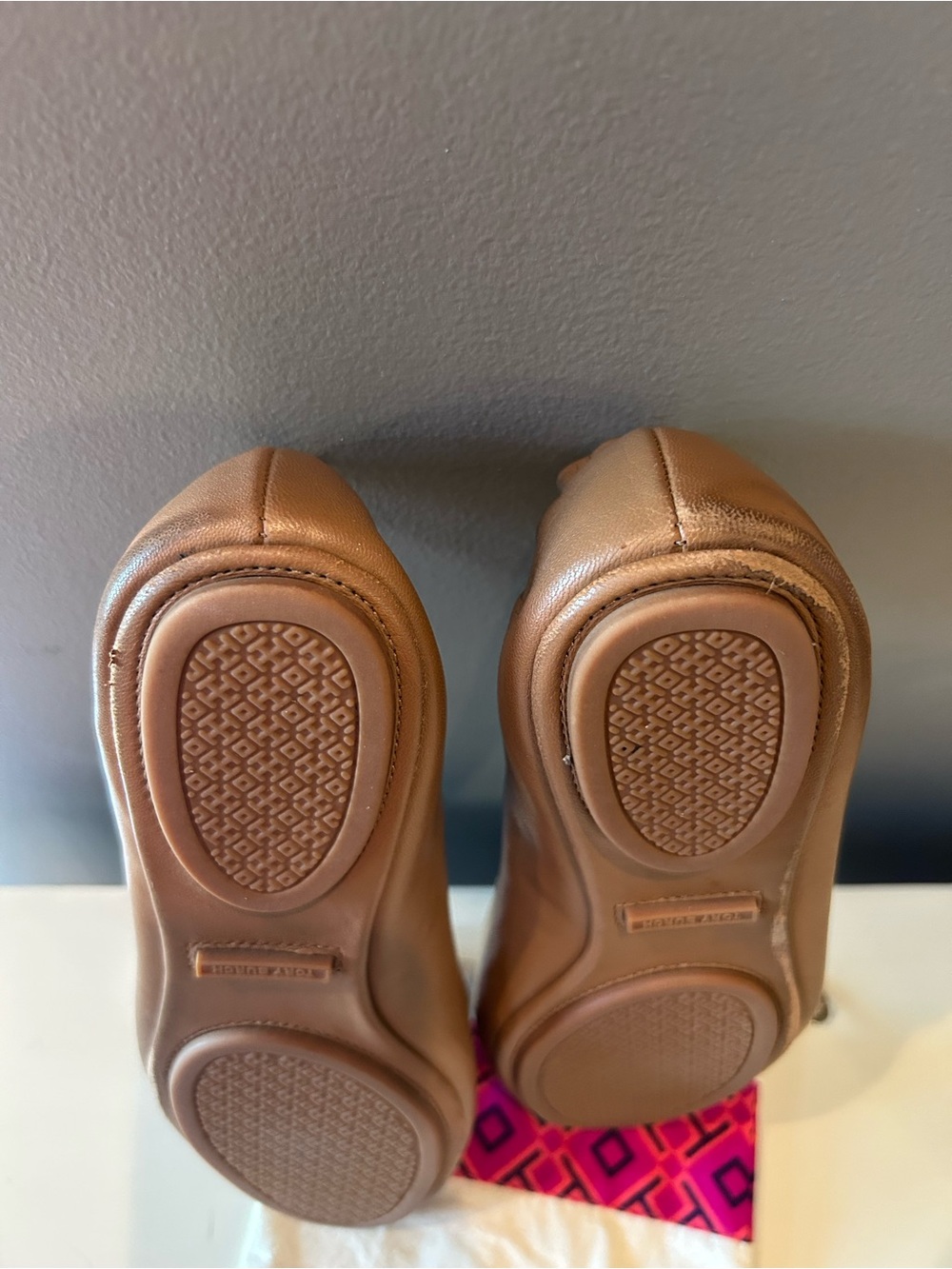 Tory Burch Reva flat travel shoes with bag - Picture 5 of 6